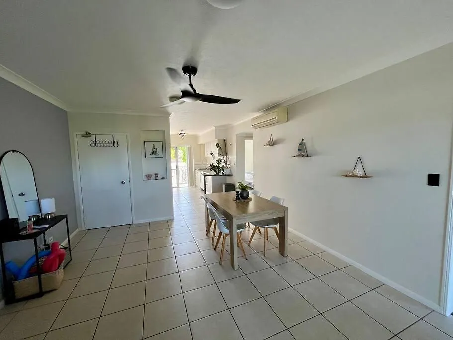 Resort Style Holiday Unit Trinity Beach Apartment