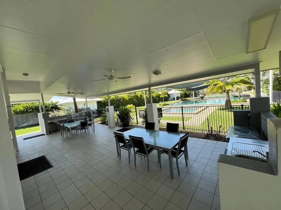 Resort Style Holiday Unit Trinity Beach Australia